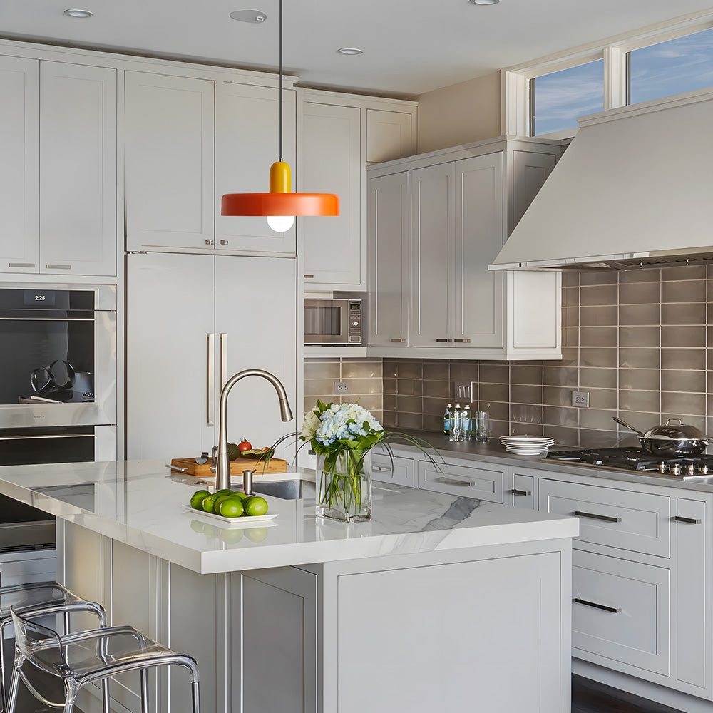 Pendellampe - Moderne designlampe i farverigt jern til spisebordet, køkkenet eller stuen.