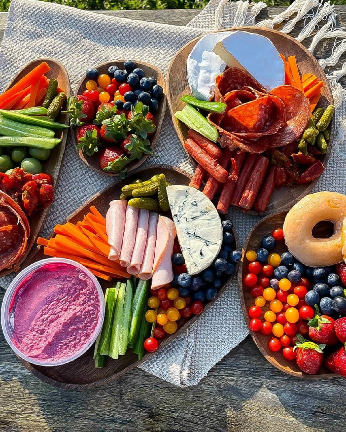 Træ Serveringsbræt Sæt – Naturlig Akacia, Rustik Stil til Køkken eller Spisebord