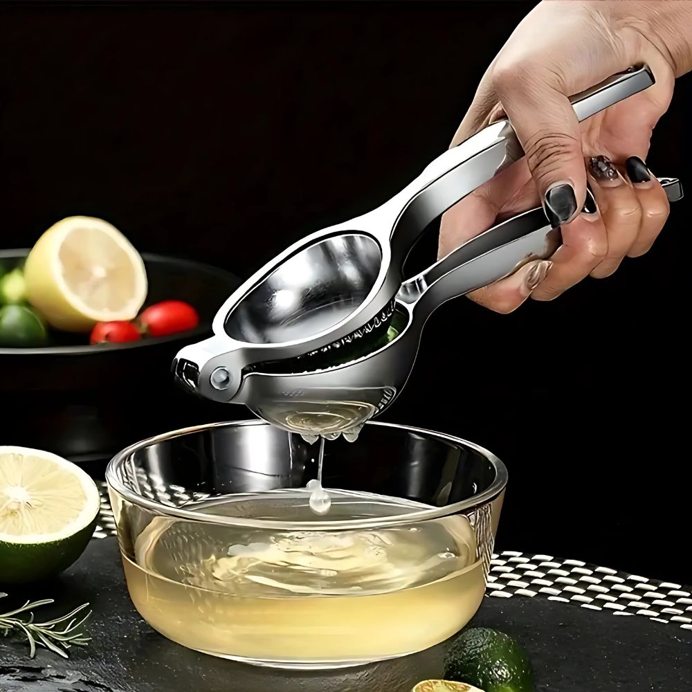 Citrus squeezer in stainless steel – steel brush, ergonomic design for kitchen and beverages