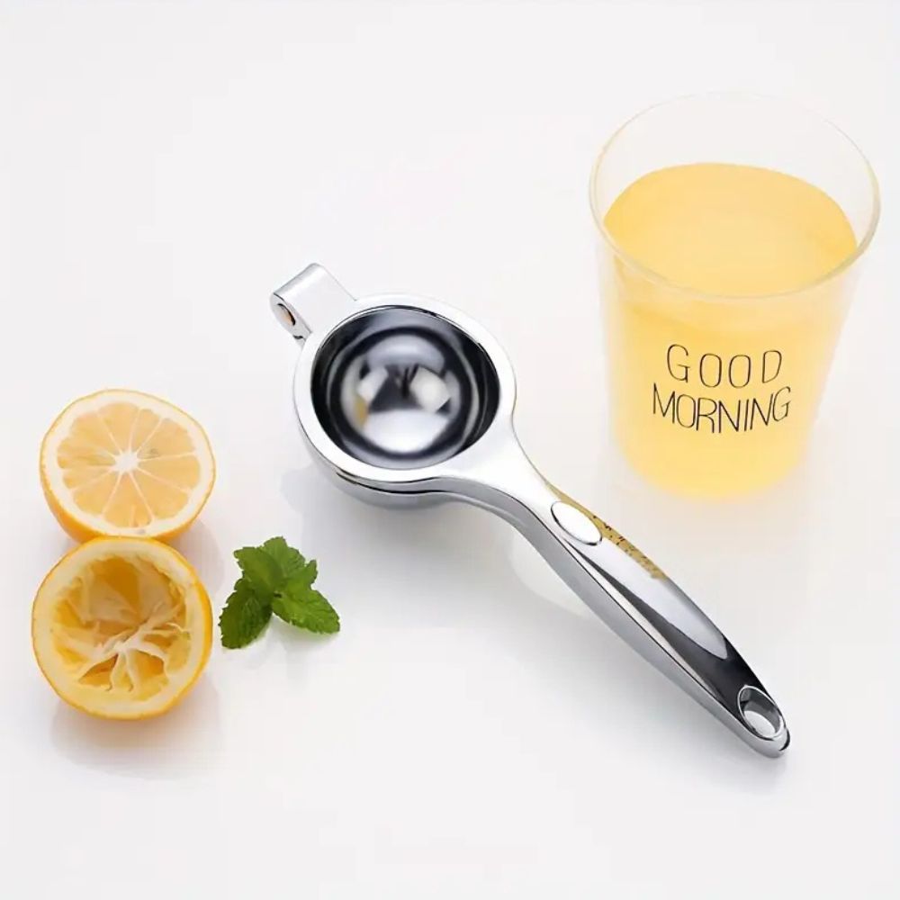 Citrus squeezer in stainless steel – steel brush, ergonomic design for kitchen and beverages