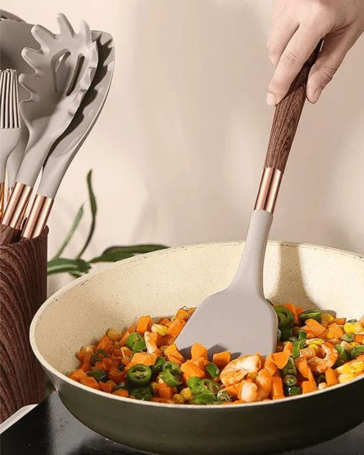 Køkkenredskabs Sæt – Faux Træhåndtag med Bløde Silikonehoveder til Stilfuld Madlavning og Servering