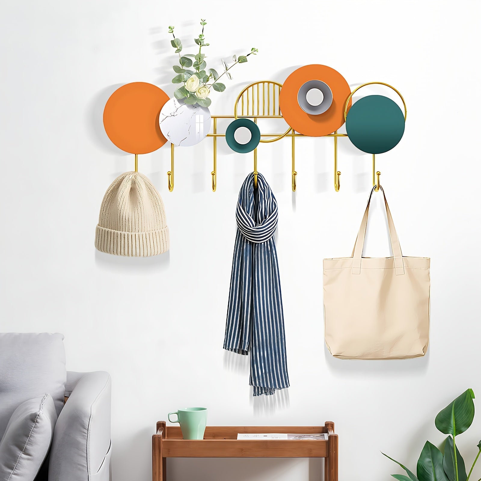 Vægmonteret Tøjstativ – Håndlavet metal med blomsterdekoration til entré eller stue