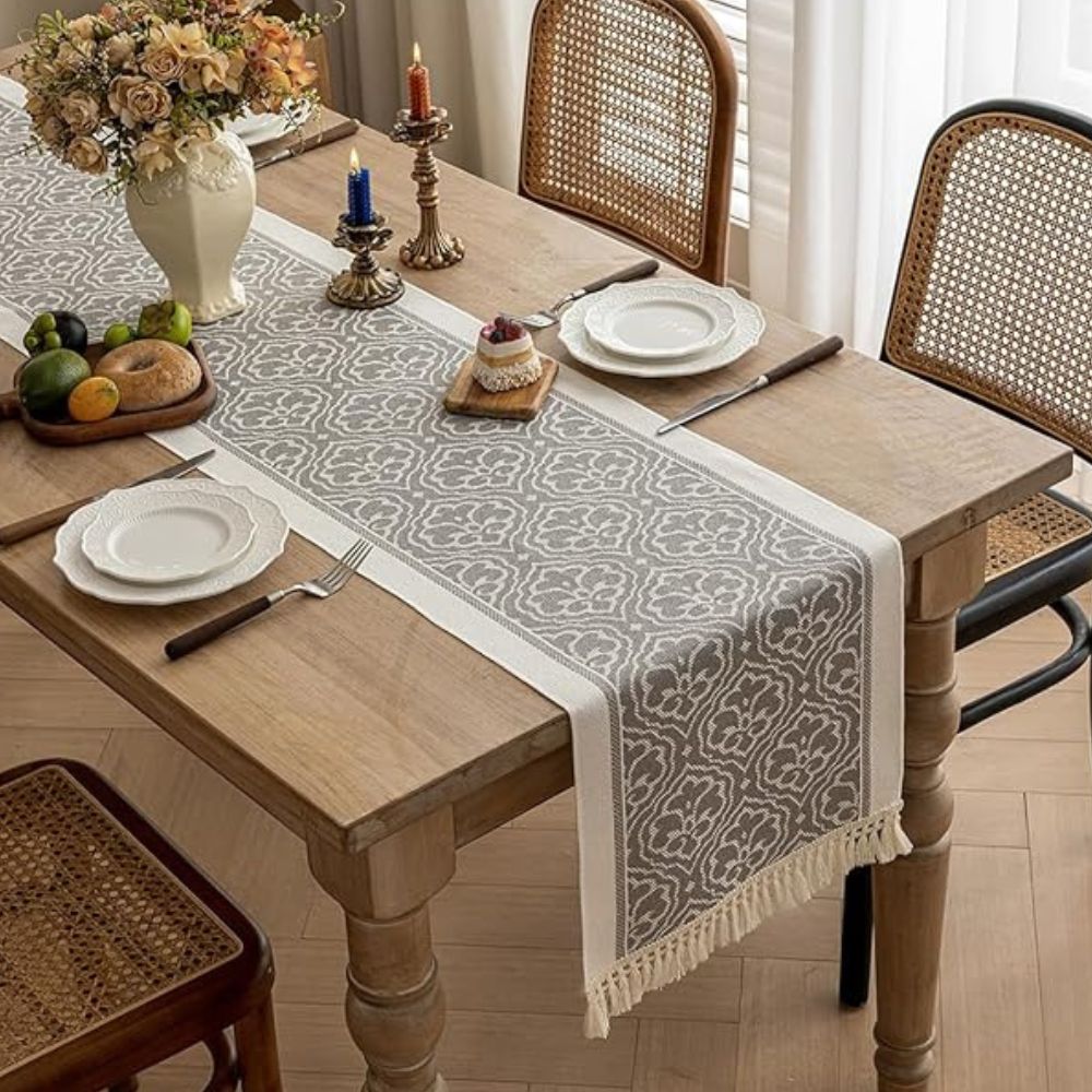 Damask Dune Borddug – Jordfarver, Jacquard Blomsterdesign med Frynser til Spisebord eller Sofabord