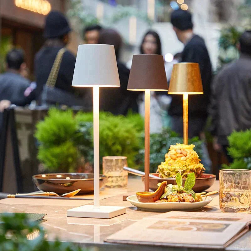 Trådløs Bordlampe – Moderne Metal LED-lampe i Flere Farver til Skrivebord, Natbord eller Sidebord.