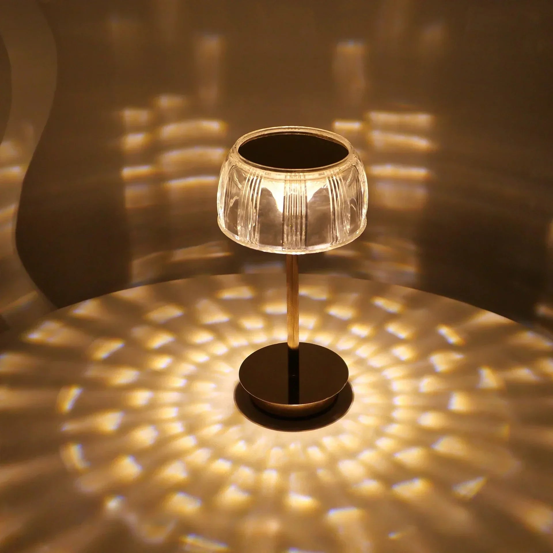 Genopladelig Krystal Bordlampe – Guld, Dæmpbar Design til Soveværelse eller Stue