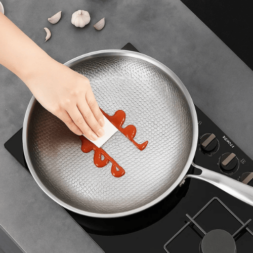 Titan-koekenpan – Gehamerd titanium, 28 cm, Geschikt voor inductie, gas en oven, Duurzaam kookgerei voor elke keuken