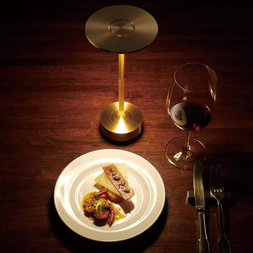 Trådlampe – Metal og Glas, Skandinavisk Design til Stue eller Soveværelse