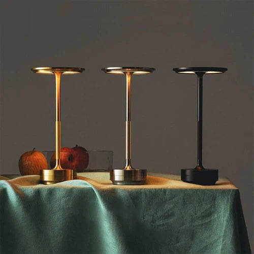 Trådlampe – Metal og Glas, Skandinavisk Design til Stue eller Soveværelse