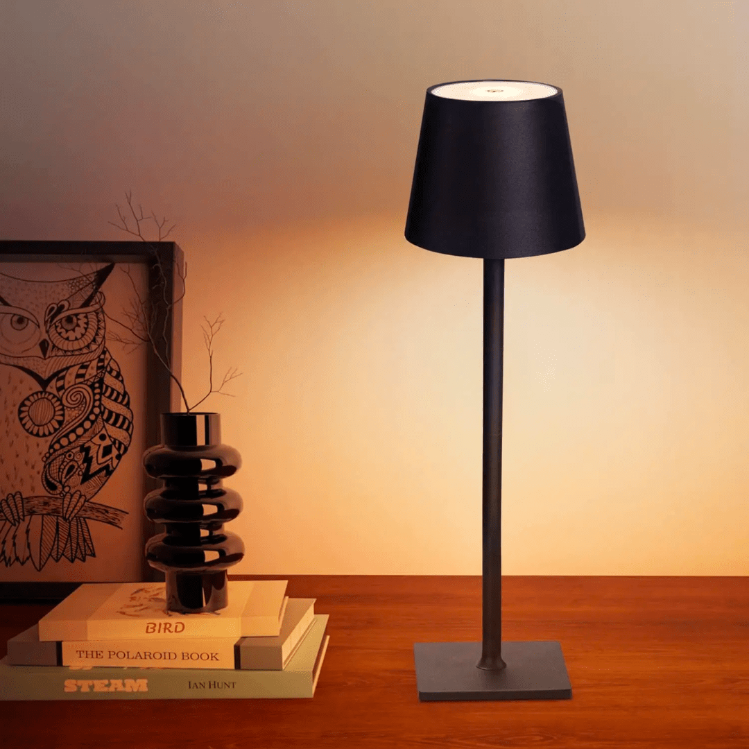 Trådløs Bordlampe – Moderne Metal LED-lampe i Flere Farver til Skrivebord, Natbord eller Sidebord.