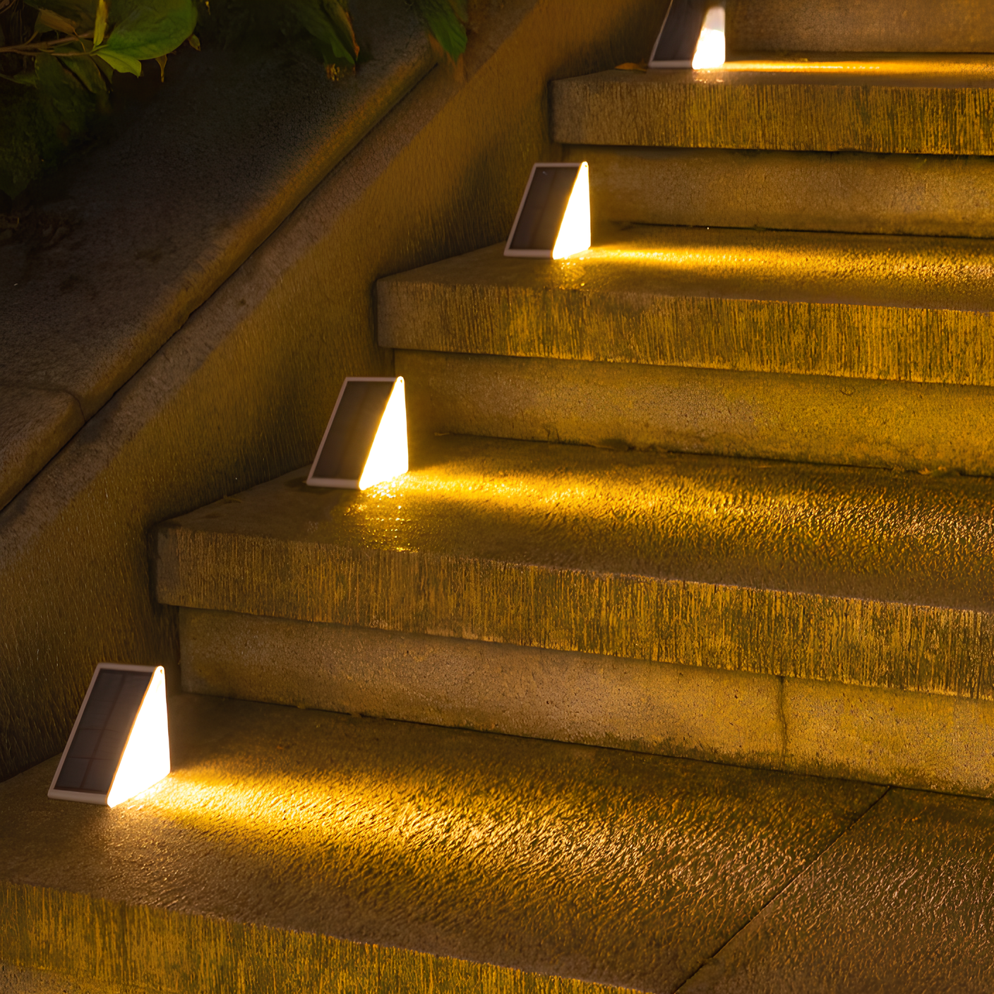 Solar-Powered Stair Lighting – Warm White, Weather-Resistant Design for Outdoor Covering or Terrace