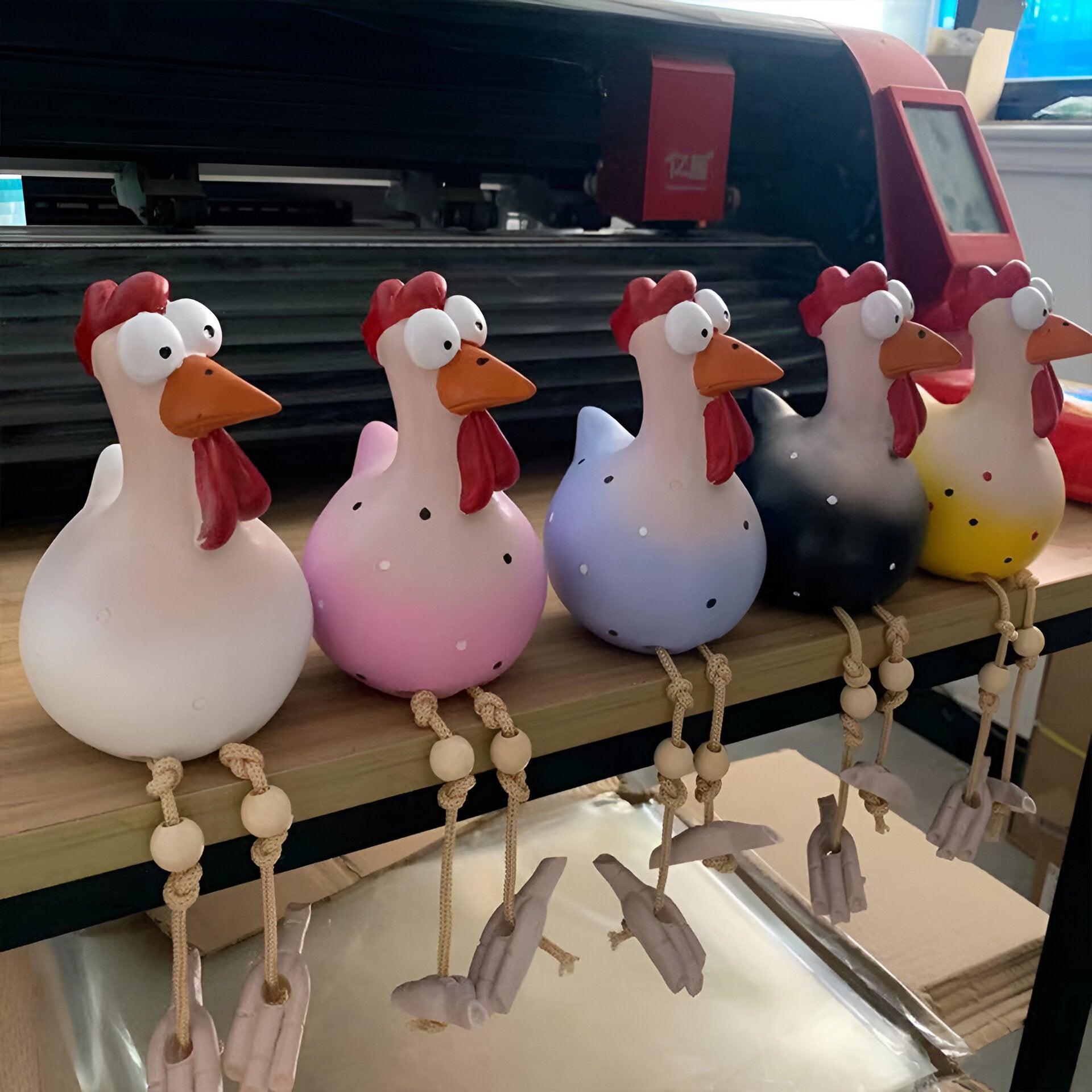 Eccentric hen figure – Weatherproof resin, charming design for the garden or balcony