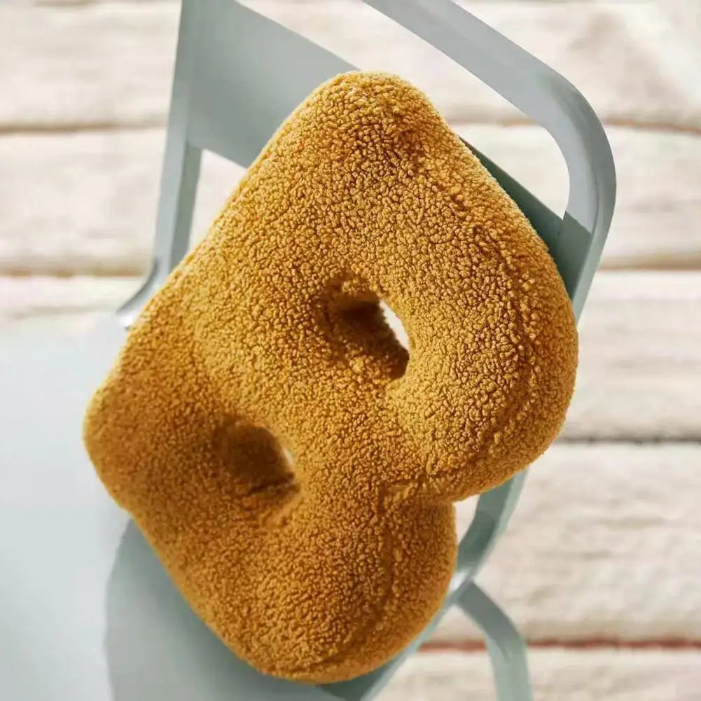 Fluwelen Sædekud med Alfabetbogstaver – Blød og Legende Dekor til Stuen eller Børneværelset