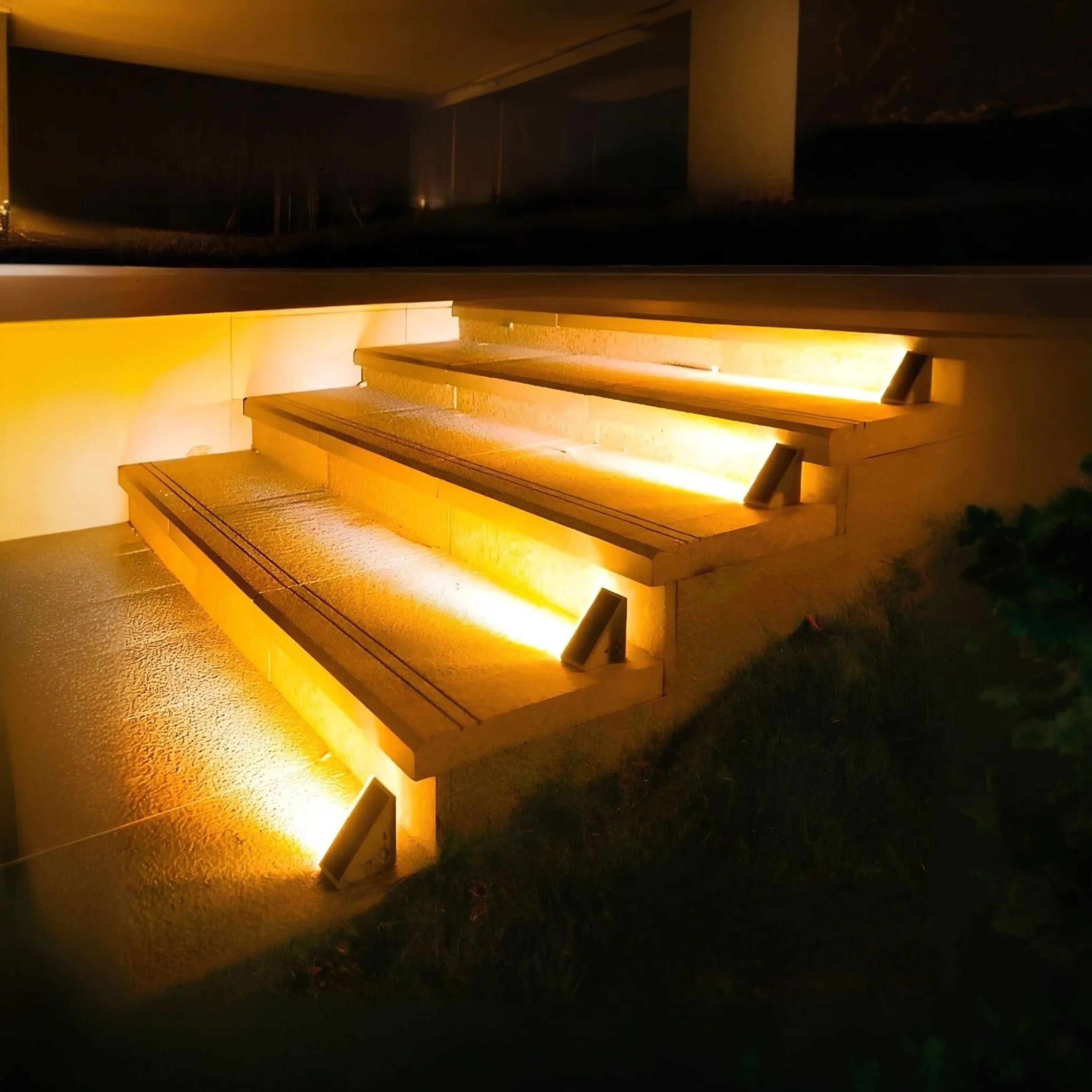 Solar-Powered Stair Lighting – Warm White, Weather-Resistant Design for Outdoor Covering or Terrace