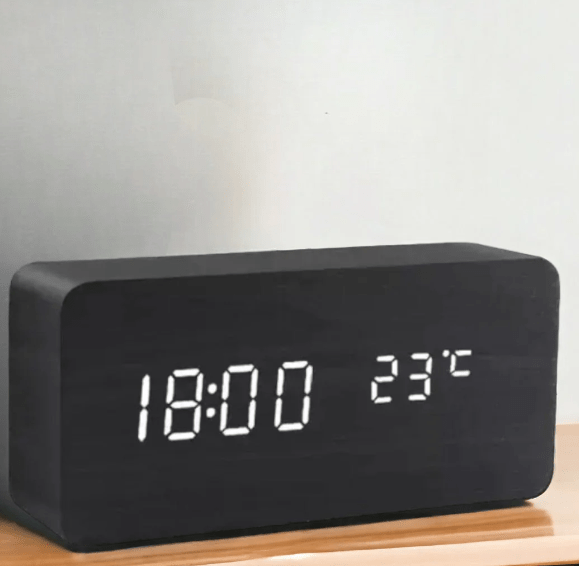 Træur – Minimalistisk design med LED-display og foldefunktion til skrivebord eller natbord