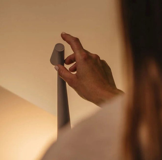 Trådlampe – Aluminium, Minimalistisk Design med Touch-Funktion til Stue eller Spisestue