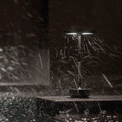 Trådlampe – Metal og Glas, Skandinavisk Design til Stue eller Soveværelse